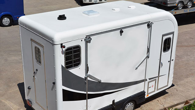 application horse trailer